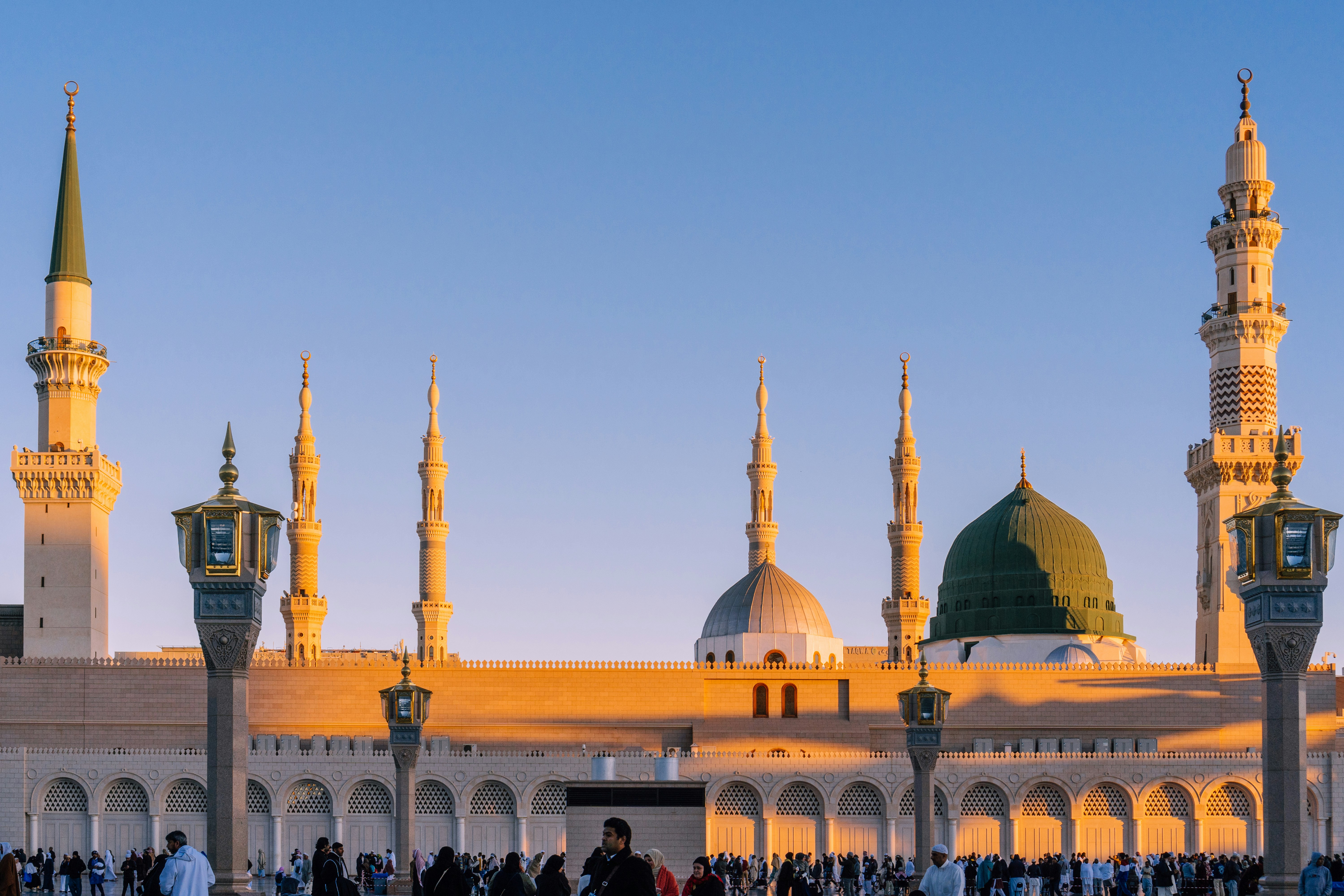 Masjid Agung Almuhsinin